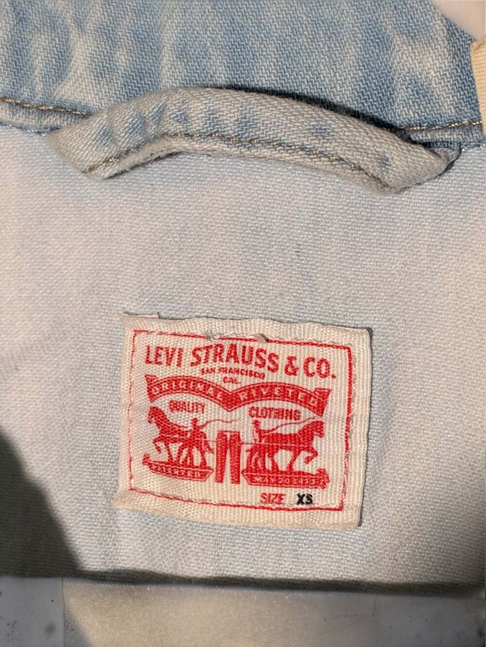 Levi's - Picture 3 of 7